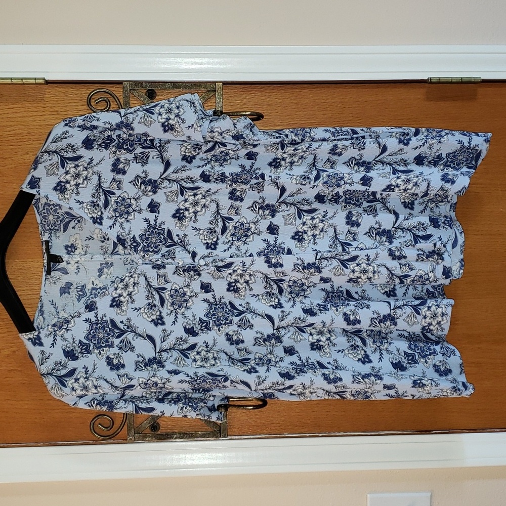 Lane Bryant Flutter Sleeved Top - Size 22 (B8)